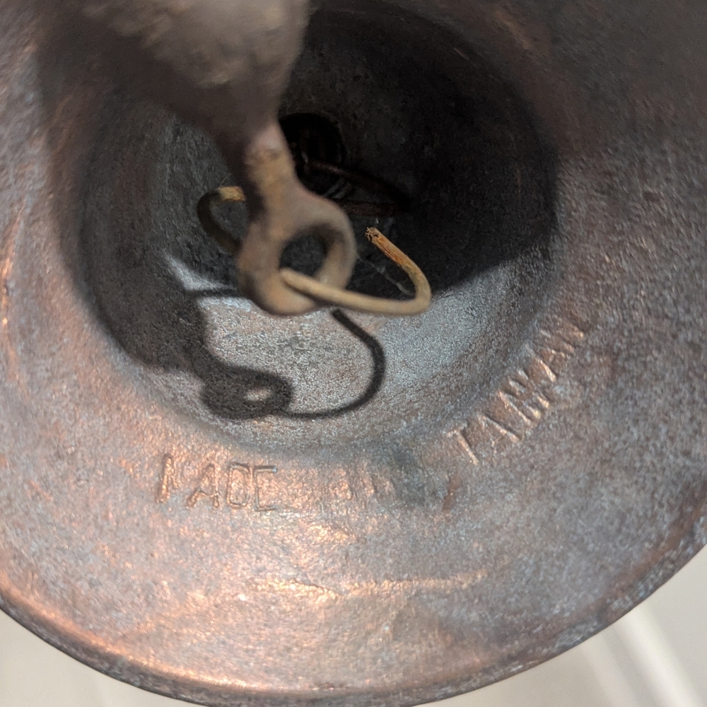 Antique Copper Wall-Mounted Dinner Bell – Ornate Scrollwork Farmhouse Décor - Picture 2 of 7